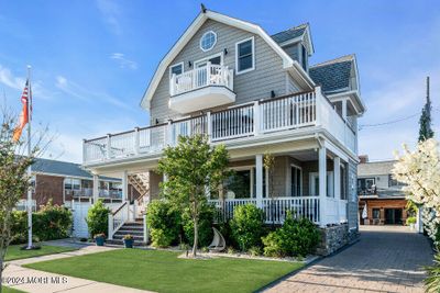 100 10th Avenue, Home with 11 bedrooms, 4 bathrooms and null parking in Belmar NJ | Image 3