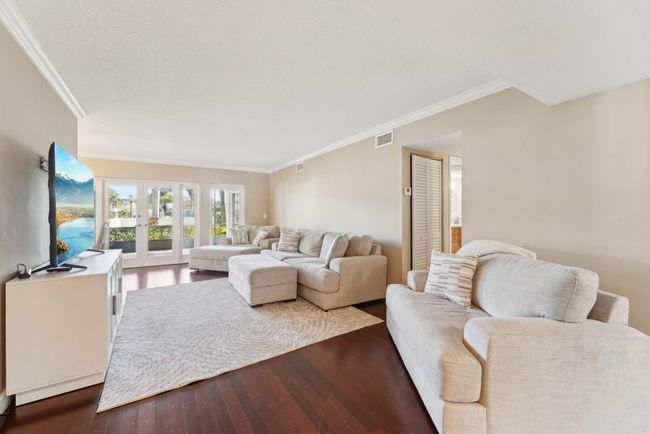APT-101 - 100 Pelican Pointe Dr, Condo with 2 bedrooms, 2 bathrooms and null parking in Delray Beach FL | Image 4