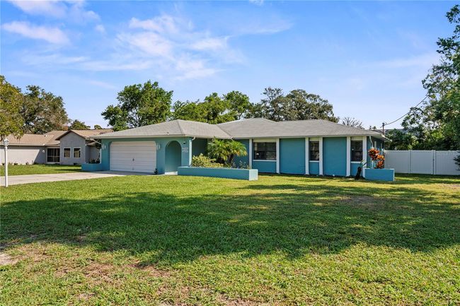 380 Cobblestone Dr, House other with 2 bedrooms, 2 bathrooms and null parking in Spring Hill FL | Image 4