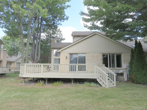 66-17610 E Kirkwood Dr, Clinton Township, MI, 48038-1209 | Card Image