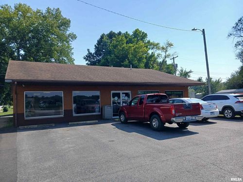 512 W Egyptian Ave, Christopher, IL, 62822-1535 | Card Image