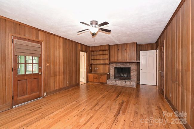 Family Room | Image 19