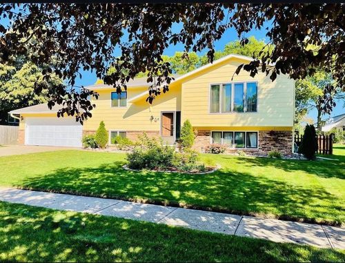 710 Sharpe Dr, Vermillion, SD, 57069-3633 | Card Image