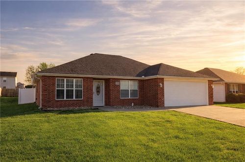 1718 Sunset Dr, Warrensburg, MO, 64093-2086 | Card Image