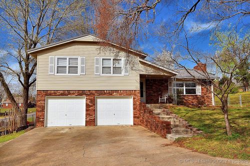 1004 Owens Ave, Tahlequah, OK, 74464-4640 | Card Image