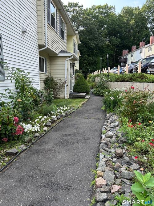 91-25 Padanaram Rd, Danbury, CT, 06811-4814 | Card Image