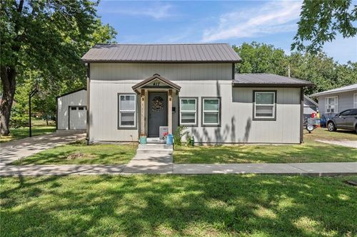 417 E 4th Ave, Garnett, KS, 66032-1507 | Card Image