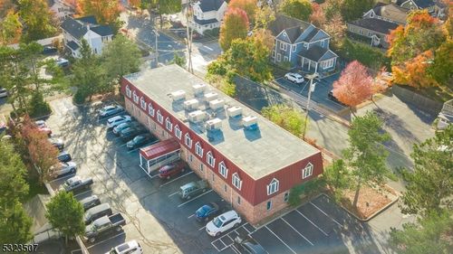 385 Clinton Ave, Wyckoff, NJ, 07481-1934 | Card Image