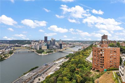 1102 - 1700 Grandview Ave, Condo with 2 bedrooms, 2 bathrooms and 2 parking in Mt Washington PA | Image 2