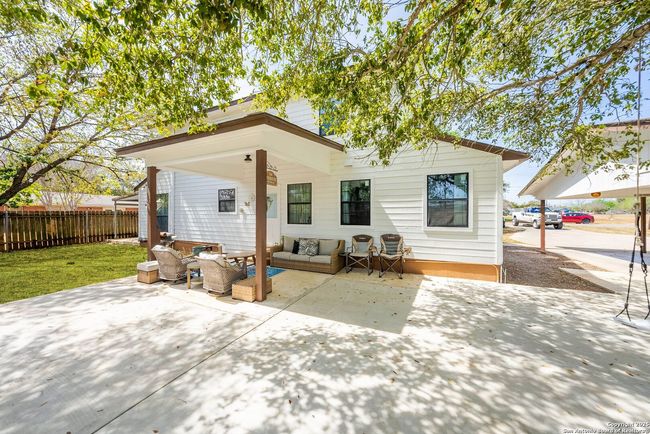 1506 D St, House other with 4 bedrooms, 3 bathrooms and null parking in Floresville TX | Image 40