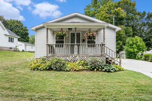 916 Yeomans St, Ionia, MI, 48846-1458 | Card Image