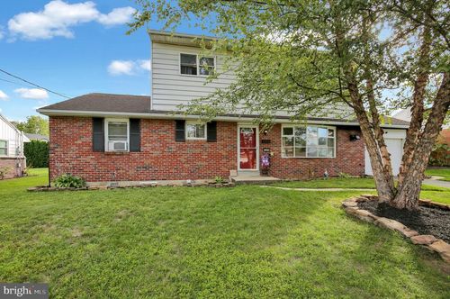 340 Harry Ave, ROBESONIA, PA, 19551-1304 | Card Image