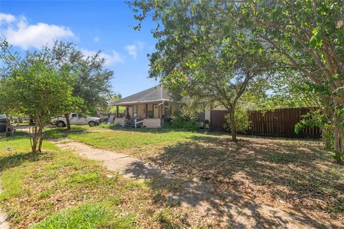 635 Fetick Ave, Taft, TX, 78390-2811 | Card Image
