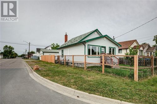 37 Gutcher Ave, Sudbury, ON, P3C3H7 | Card Image
