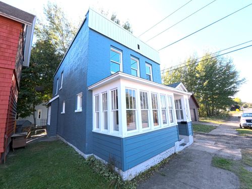 806 Pine St, Calumet, MI, 49913-1433 | Card Image