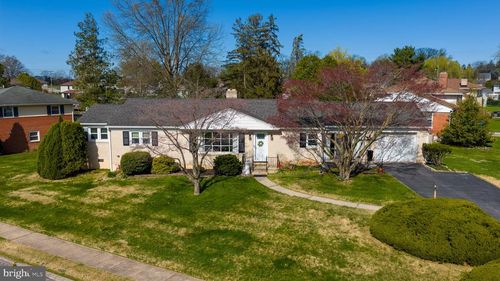 2401 Seneca Dr, YORK, PA, 17408-4324 | Card Image