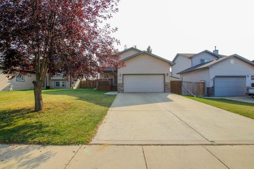 5857 Park Street, Blackfalds, AB, T4M0H1 | Card Image