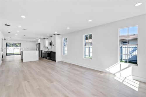 na-407 Nw 45th St, Miami, FL, 33127-2662 | Card Image