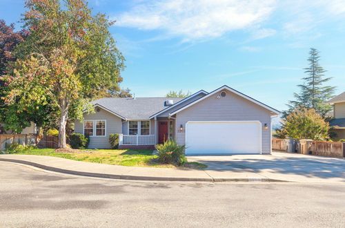 2203 Nw Juliet Ln, Grants Pass, OR, 97526-3384 | Card Image