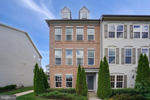 8944 Dahlgren Ridge Rd, MANASSAS, VA, 20111-7228 | Card Image