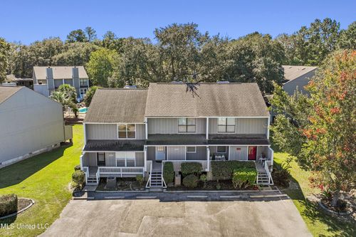 295 Highpoint Dr, Diamondhead, MS, 39525-3716 | Card Image