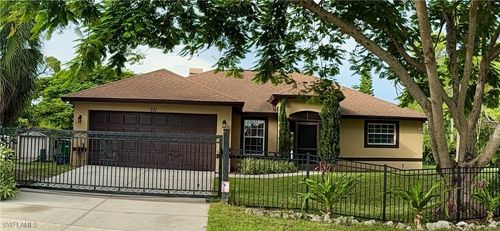 711 Pine Vale Drive, Naples, FL, 34104 | Card Image