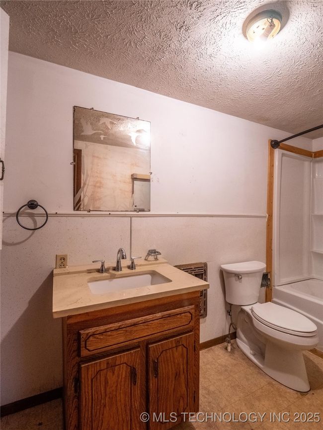 805 2 Nd St, House other with 3 bedrooms, 2 bathrooms and null parking in Quinton OK | Image 19