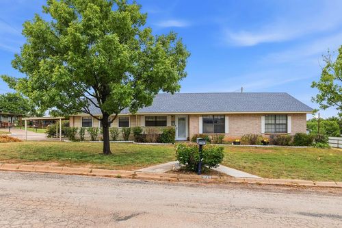 908 W 2nd St, Coleman, TX, 76834-4730 | Card Image