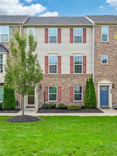 303 Courage Ln, Townhouse with 3 bedrooms, 2 bathrooms and 2 parking in Cranberry Twp PA | Image 2