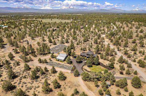 18025 Cascade Estates Dr, Bend, OR, 97703-9112 | Card Image