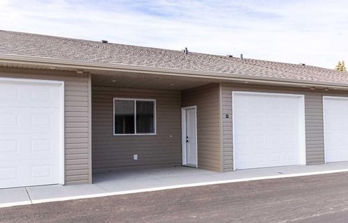33-200 Legacy Lane, Rimbey, AB, T0C2J0 | Card Image