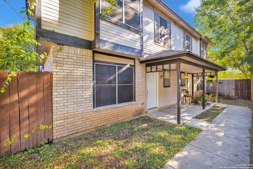 apt-3-5221 Meadow Fld, San Antonio, TX, 78250-4521 | Card Image