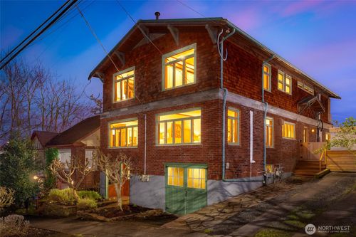 2117 N 36th Street, Seattle, WA, 98103 | Card Image