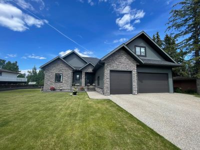 4714 Sakwatamau Dr, House detached with 5 bedrooms, 4 bathrooms and 3 parking in Whitecourt AB | Image 1