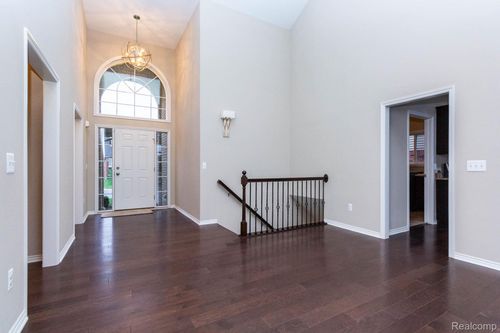 30493 Berghway Trl, Warren, MI, 48092-6332 | Card Image