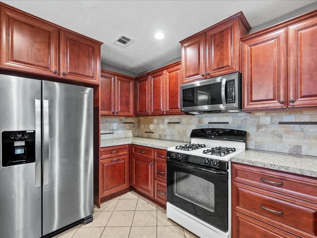10928 Collingswood Dr, House other with 3 bedrooms, 3 bathrooms and 2 parking in La Porte TX | Image 13