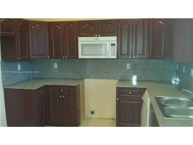 APT-819 - 21205 Nw 14 Th Pl, Townhouse with 3 bedrooms, 3 bathrooms and null parking in Miami Gardens FL | Image 12