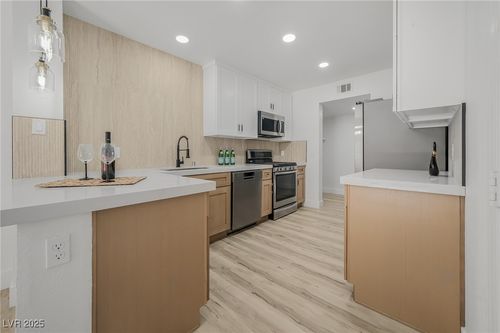 7985 Simone Ave, Las Vegas, NV, 89147-5003 | Card Image