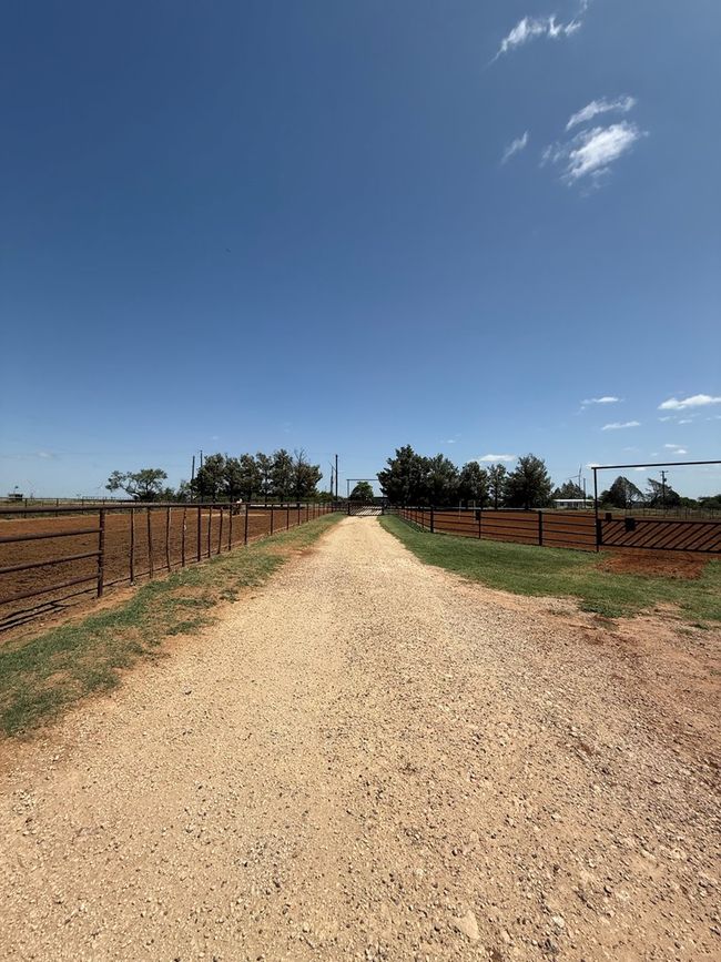 447 W Fm 1606, House other with 3 bedrooms, 2 bathrooms and 2 parking in Ira TX | Image 4