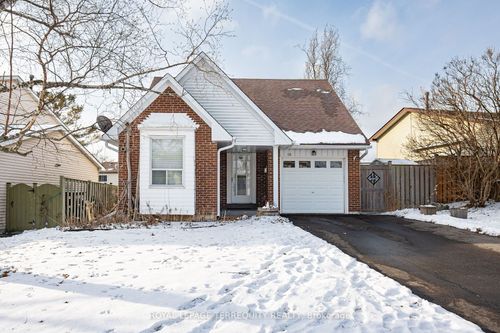 16 Banner Cres, Ajax, ON, L1S3S9 | Card Image