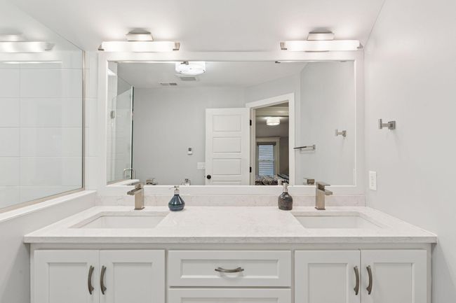 2735 Colfax Ave S, House other with 3 bedrooms, 3 bathrooms and null parking in Minneapolis MN | Image 33
