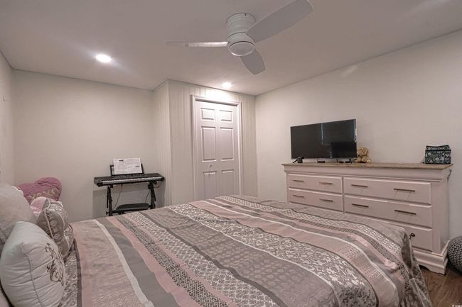 Bedroom featuring wood finished floors, a ceiling fan, and recessed lighting | Image 11