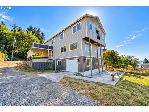 144 Duane St, Astoria, OR, 97103 | Card Image