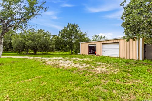 610 Blue Creek, La Vernia, TX, 78121 | Card Image