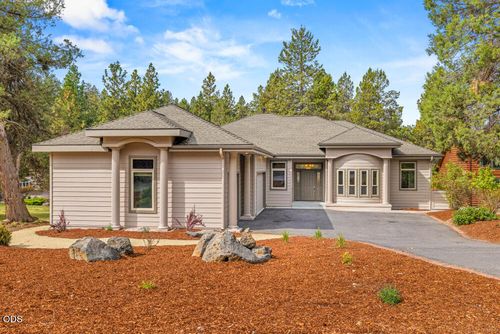 9522 Kestrel Rd, Klamath Falls, OR, 97601-8671 | Card Image