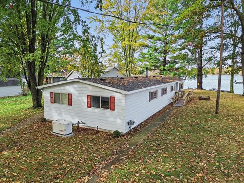 675 Peace Haven St, Gladwin, MI, 48624-9493 | Card Image