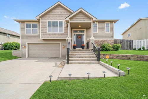 1005 Meadowbrooke Ln, Junction City, KS, 66441-2994 | Card Image
