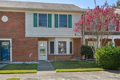 Such a pretty home with a convenient walkway from your car. | Image 2