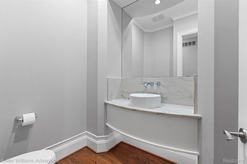 2951 Turtle Pond Ct, Bloomfield Hills, MI, 48302-0720 | Card Image