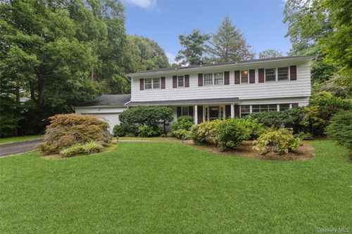 5 Hemlock Dr, Roslyn, NY, 11576-2302 | Card Image
